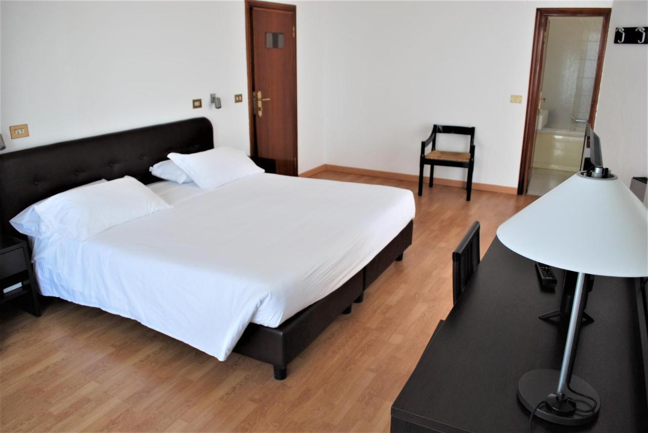Park Hotel Mar Grande Taranto Eksteriør billede